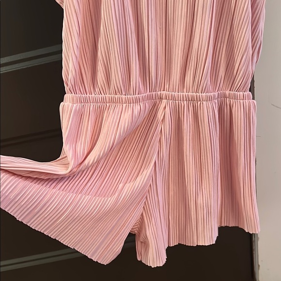 H&M Pink One Piece Blouse with Flutter Sleeves and Gathered Waist - Picture 2 of 7